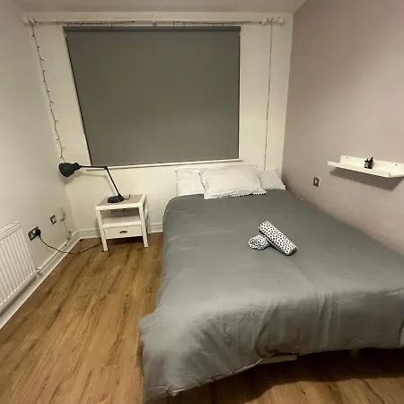 ホームステイ Master Bedroom With Ensuite Shower