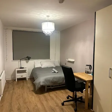 Master Bedroom With Ensuite Shower 民宿