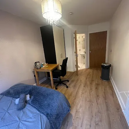 Master Bedroom With Ensuite Shower *