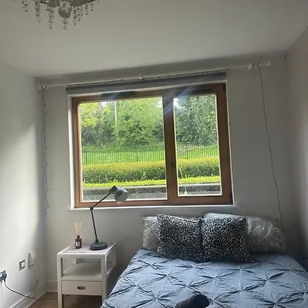 Master Bedroom With Ensuite Shower 民宿 *
